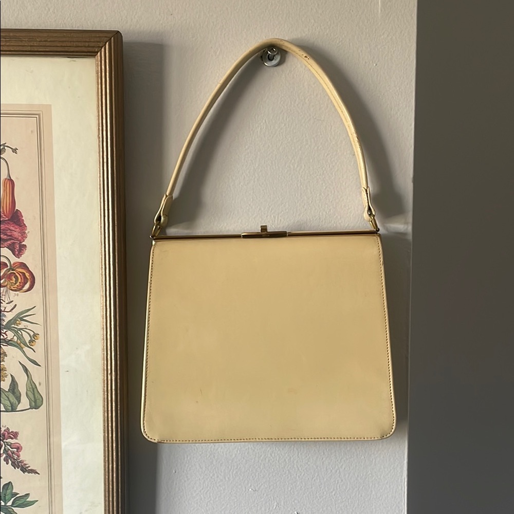 💌 vintage yellow handbag with gold hardware
